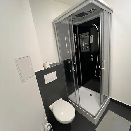 Checkpoint Ls 65 Mikroapartments Fuer Ein Bis Vier Personen Apartment Halle (Saale)